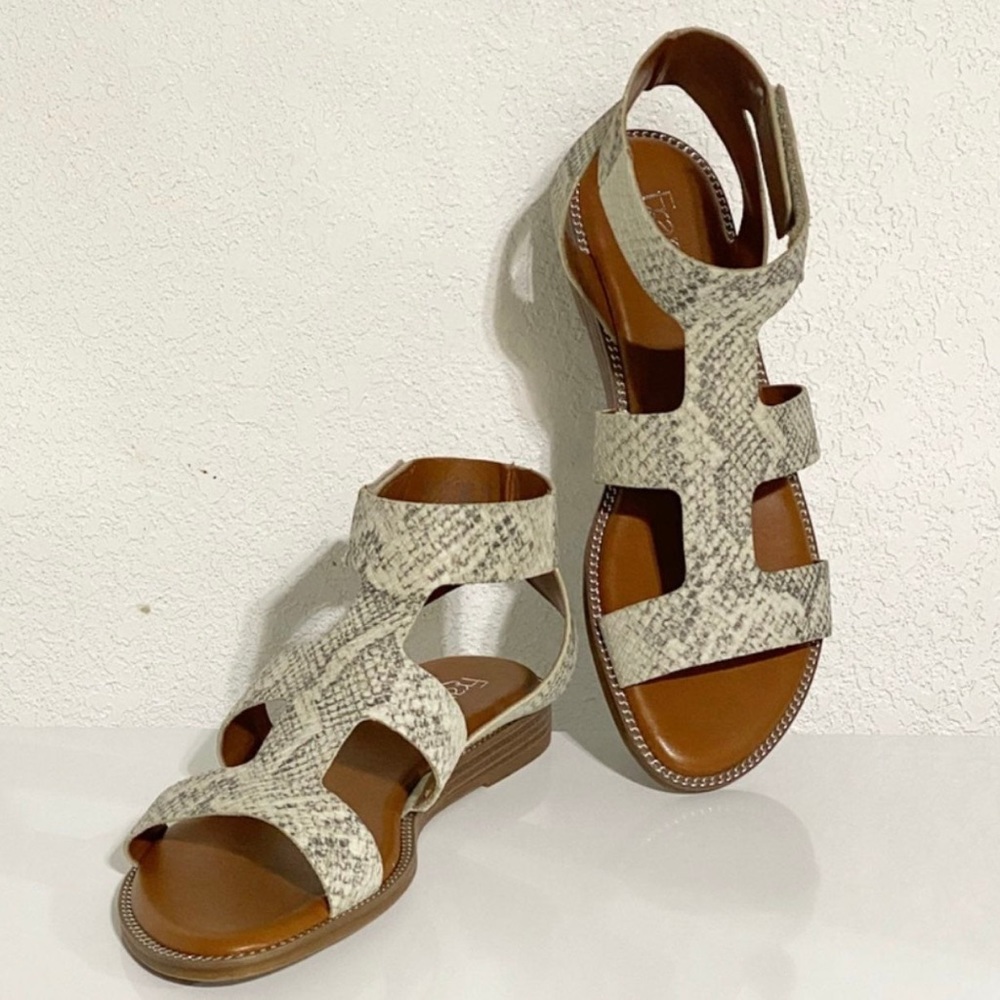 NWOT Franco Sarto Genevia T-Strap Sandal